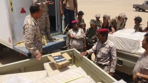 اليمن: القوات الحكومية تضبط شحنة ضخمة من الجوازات المهربة الى مناطق الحوثيين