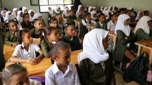 اليمن: محافظة أبين تعلق الدراسة لدواع صحية وموجة حر شديدة بعد يوم من وفاة معلمة