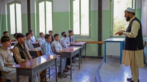 افغانستان: المدارس تفتح ابوابها فقط للمعلمين والطلاب الذكور