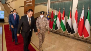 الرياض: رئيس الوزراء اليمني يجتمع مع قائد القوات المشتركة غداة تصعيد حوثي كبير في مارب وترتيبات العودة الى عدن