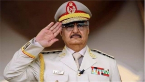 ليبيا: حفتر يعلق مهامه العسكرية تمهيدا لترشح مرجح للانتخابات بموجب قانون مثير للاستياء