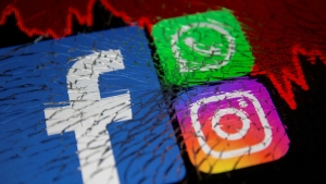 فيسبوك وإنستغرام وواتساب تعمل مجدداً بعد انقطاع دام ساعات وطال مليارات المستخدمين