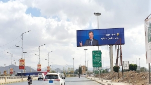 اليمن: الحوثيون يعلقون صور وزير الإعلام اللبناني في شوارع صنعاء تأييدا لتصريحاته المثيرة للازمة