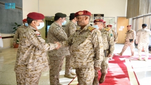 الرياض: قائد القوات المشتركة للتحالف بقيادة السعودية يستقبل رئيس اركان الجيش اليمني