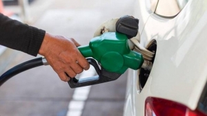 رويترز: ارتفاع كبير لأسعار وقود السيارات في عدن