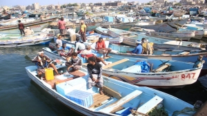 رويترز: طائرات التحالف تجبر الصيادين اليمنيين على العمل في المياه الضحلة