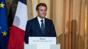 باريس: ماكرون يبدأ جولة خليجية تشمل الإمارات وقطر والسعودية