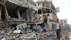 باريس: متضررون من الحرب اليمنية يقدّمون شكوى ضد السعودية والإمارات بتهمة "تمويل الإرهاب" في اليمن