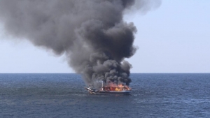 واشنطن: البحرية الأميركية تعلن إنقاذ خمسة مهربي مخدرات إيرانيين في خليج عمان
