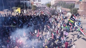 رويترز: إطلاق غاز مسيل للدموع على محتجين قرب القصر الرئاسي