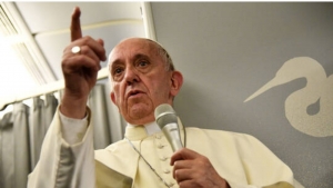 البابا فرنسيس: عنف الرجال ضد المرأة فعل شيطاني