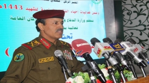 اليمن: وزير دفاع الحوثيين يظهر في صنعاء متوعدا بمحرقة عقب تكهنات مقتله بغارة سعودية