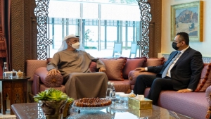 ابوظبي: رئيس الوزراء اليمني ينهي محادثات في الامارات حول اولويات العون الاقتصادي ومتطلبات تنفيذ اتفاق الرياض وردع التصعيد الحوثي