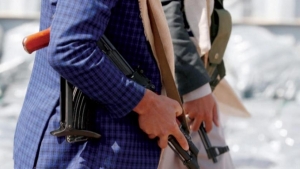 اليمن: مسلح يقتل والدته وشقيقته ويصيب اثنين اخرين من العائلة