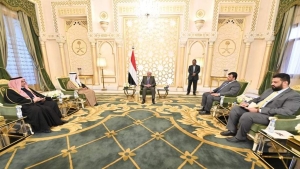 الرياض: الرئيس اليمني وامين مجلس التعاون الخليجي يبحثان اولويات الدعم الاقتصادي ومستجدات المعركة ضد الحوثيين