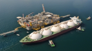 رويترز: قطر قد توجه بعض إمدادات الغاز لأوروبا بوساطة أمريكية