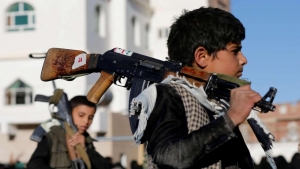 اليمن: الحكومة المعترف بها تتهم الحوثيين بتجنيد 30 الف طفل في غزواتهم المستمرة للعام الثامن