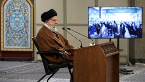 طهران: خامنئي يعتبر اتهام إيران بالسعي لتطوير سلاح نووي "ادعاء سخيفا"