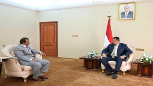 اليمن: رئيس الحكومة يجتمع بمحافظ البيضاء بعد اشهر من سقوطها بقبضة الحوثيين