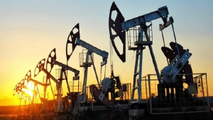 اقتصاد: النفط في أعلى مستوى منذ عقد والغاز يسجل سعرا قياسيا