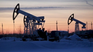 اقتصاد: النفط يتراجع مع انحسار المخاوف من أزمة في الإمدادات