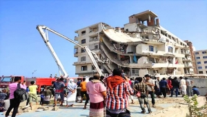اليمن: انهيار مبنى سكني في عدن يفضح تورط قيادات عسكرية بتأجيره متهالكا تحت طائلة الخطر