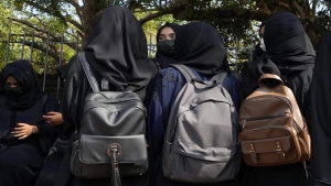 الهند: علماء وناشطون ينتقدون قرار حظر الحجاب المدرسي