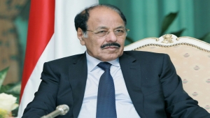 الرياض: الجنرال الاحمر يرحب بقرارات نقل السلطة في اليمن ويعلن اعتزاله العمل السياسي والعسكري