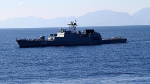 واشنطن: البحرية الأمريكية تشكل قوة للقيام بدوريات في البحر الأحمر