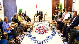 اليمن: الرئيس العليمي يجتمع بالقطاع الخاص في مسعى لاحياء الشراكة المفقودة
