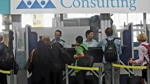 اليمن: الحكومة المعترف بها تعرض انشاء مركز اصدار للجوازات في مطار صنعاء