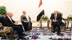 اليمن: الرئيس العليمي يطلب دعما بريطانيا للإصلاحات الاقتصادية والخدمية في البلاد