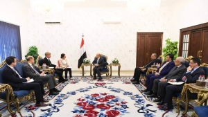 اليمن: الرئيس العليمي يبحث مع المبعوث الاممي فرص تمديد الهدنة ونتائج مفاوضات فتح المعابر في تعز