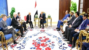 اليمن: الرئيس العليمي يبدي دعما حكوميا لجهود تمديد الهدنة ويقول ان "الكرة في ملعب الحوثيين"