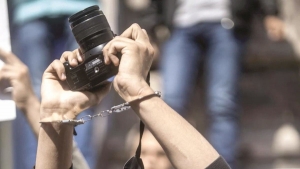 اليمن: نقابة الصحفيين تطالب بإيقاف حالة العداء تجاه وسائل الإعلام والعاملين فيها