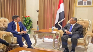 الرياض: بن دغر يشدد على ضرورة إلزام الحوثيين بفك الحصار عن تعز