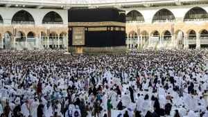 الرياض: المسلمون يتدفقون إلى مكة في أول حج بعد الجائحة