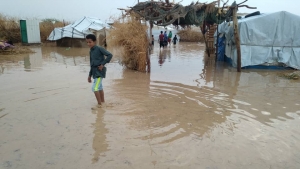 اليمن: السيول تدمر مخيمات للنازحين في مأرب