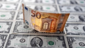 اقتصاد: الدولار يواصل ارتفاعه ويدفع اليورو والين لأدنى مستويات في عقود