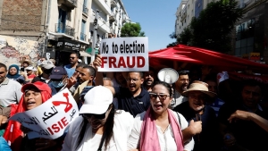 تونس: المئات يحتجون على استفتاء الدستور