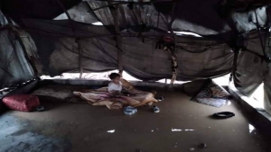 اليمن: إصابة نازحين في "بطحاء مأرب" بصاعقة رعدية