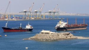 اليمن: تحركات حكومية لتخفيض تكاليف التأمين على النقل البحري للبضائع القادمة للموانئ اليمنية