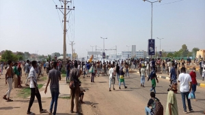 الخرطوم: الشرطة تطلق الغاز المسيل للدموع لتفريق آلاف المتظاهرين ضد الحكم العسكري في الخرطوم