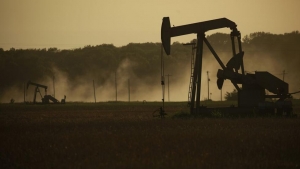 اقتصاد: النفط يغلق على ارتفاع بنحو 1.5% بعد بيانات المخزونات الأميركية