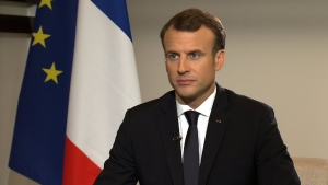 باريس: الرئيس الفرنسي يتوجه إلى الجزائر لـ"طي القطيعة"