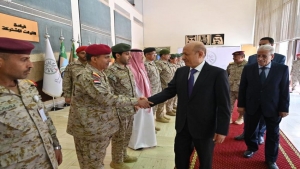 الرياض: الرئيس العليمي يزور مقر قيادة قوات التحالف تزامنا مع تصعيد عسكري حوثي ينذر بانهيار وشيك للهدنة