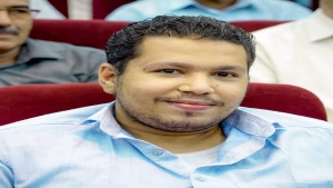 اليمن: قوات الانتقالي تبث مقطعا مصورا للصحفي المختطف أحمد ماهر في أول ظهور له بعد اعتقاله