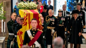 لندن: جثمان الملكة اليزابيث الثانية في العاصمة البريطانية للوداع الأخير