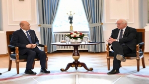 برلين: الرئيس العليمي يجري مباحثات مع الرئيس الالماني حول مسار الهدنة والدعم الدولي لتفادي انهيار شامل في اليمن