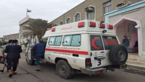 اليمن: مسلحون ينهبون سيارة اسعاف تابعة لمستشفى الثورة العام بتعز